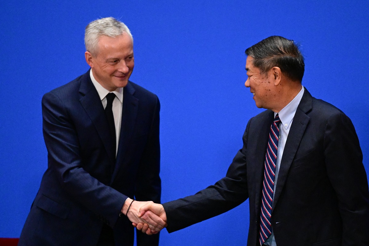Francia miniszter: Illúzió az elszakadás Kínától
