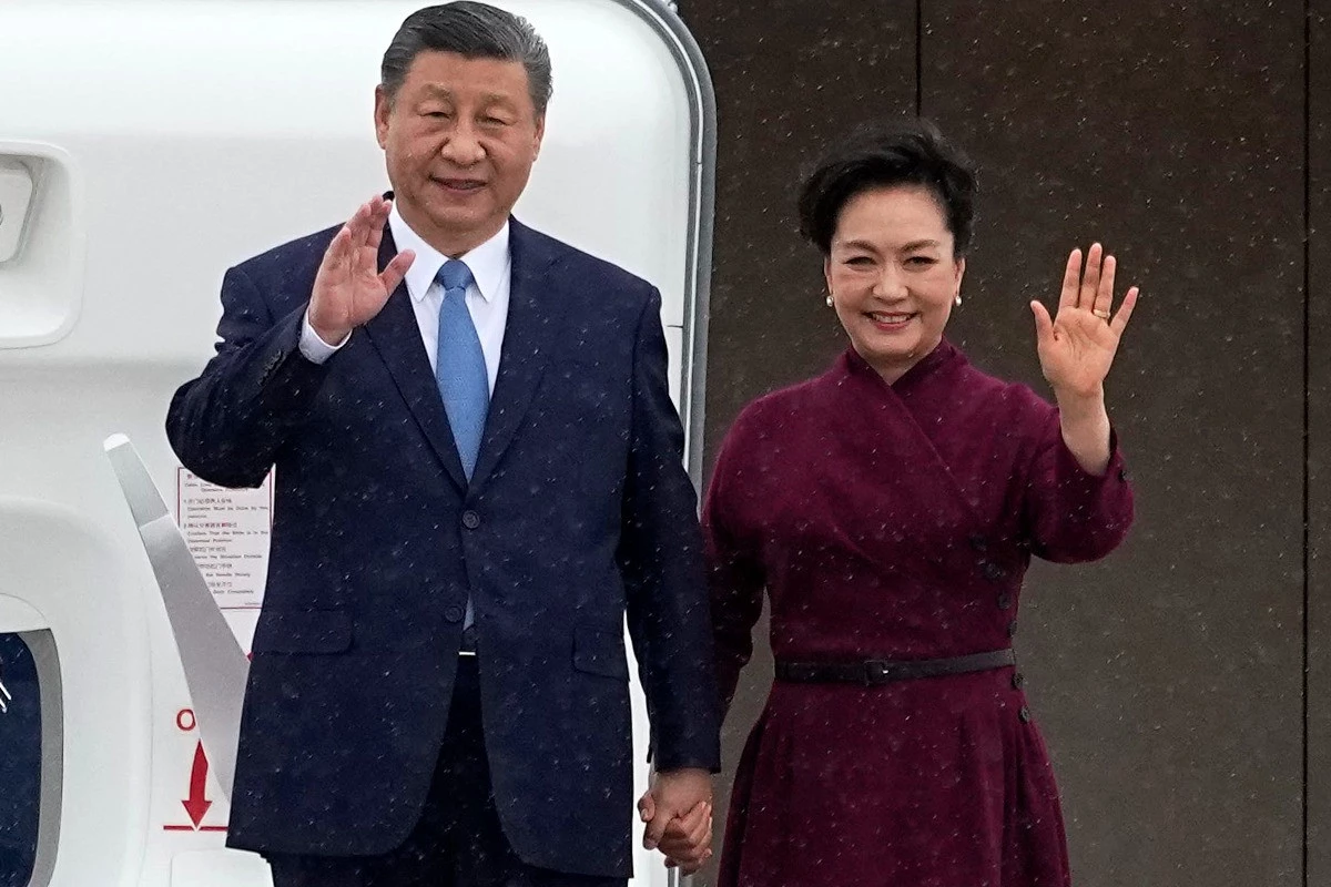 Megkezdte európai útját a kínai elnök