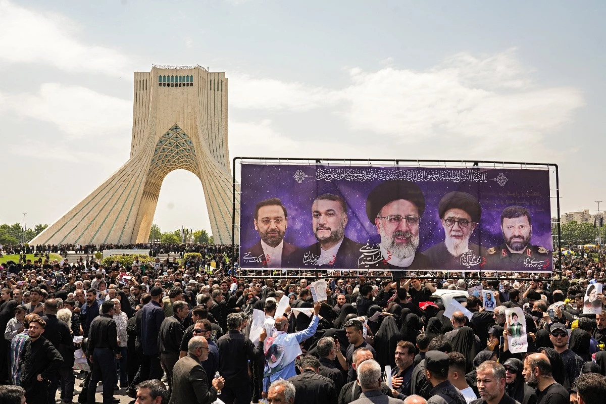 Hamenei ajatollah elbúcsúztatta Raiszi iráni elnököt