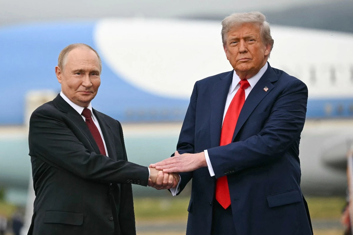 Történelmi pillanat: Megérkezett Donald Trump és Vlagyimir Putyin Alaszkába
