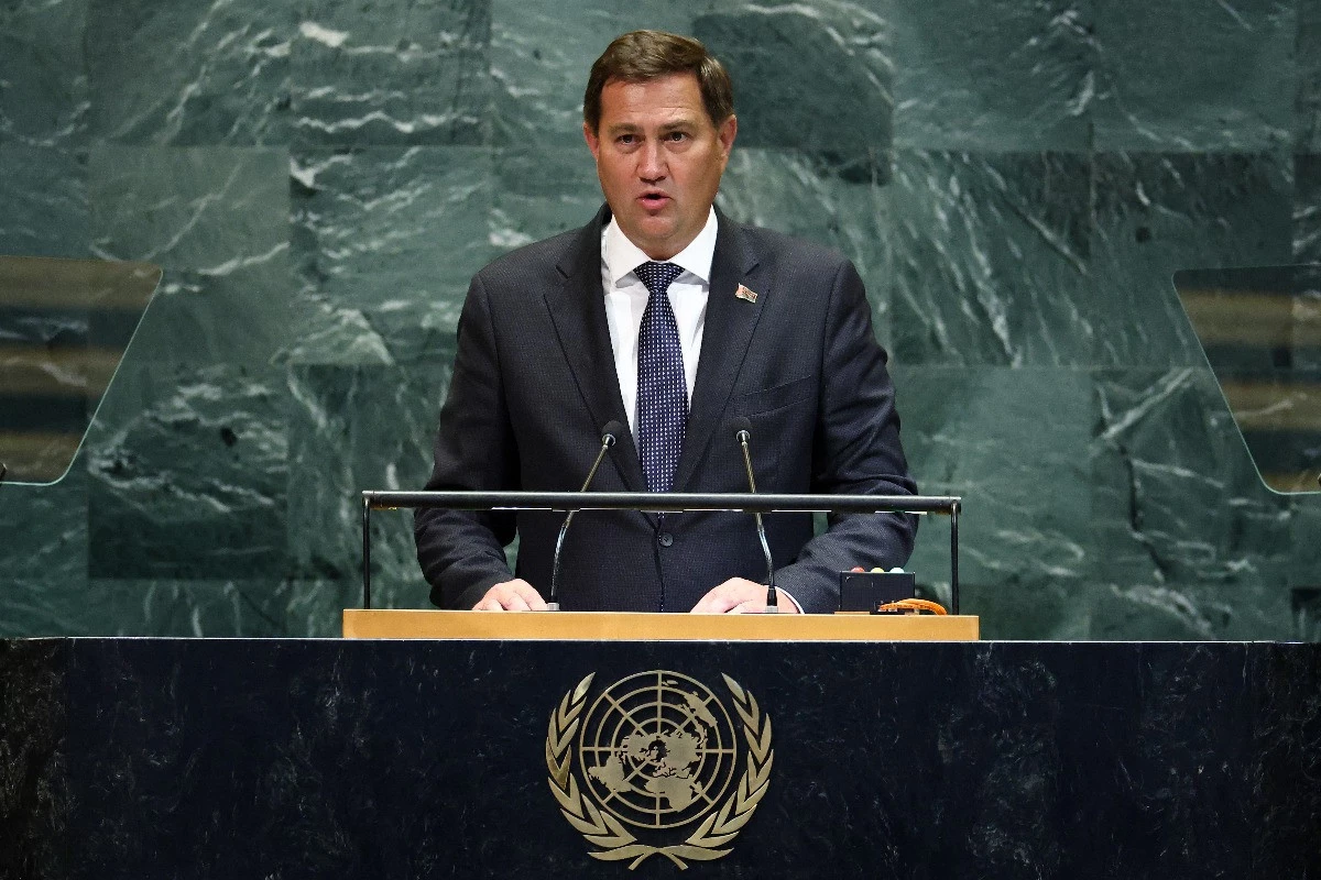 Belarusz külügyminiszter: Barátság a háború árnyékában