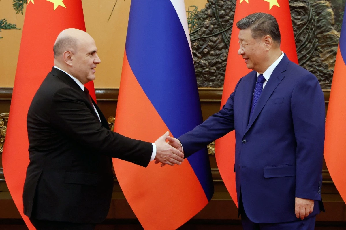 Kína a „viharos körülmények” ellenére is együttműködne Oroszországgal