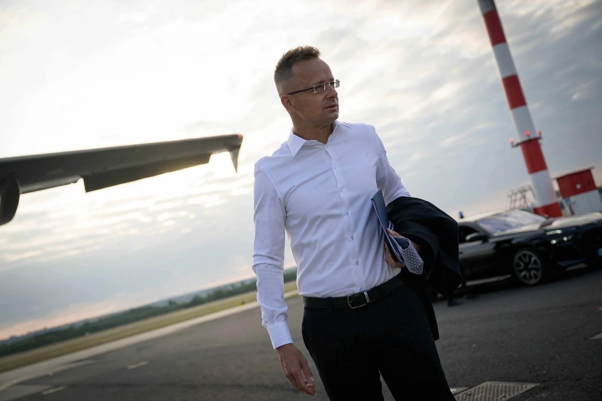 Szijjártó Péter Pekingbe utazott