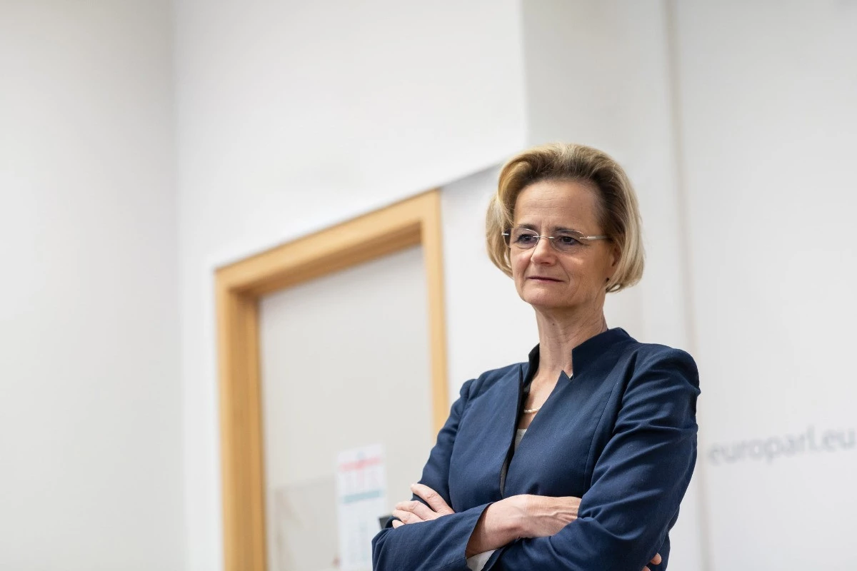 Győri Enikő: Ideológiai ökölrázás helyett párbeszéd kell Kínával 