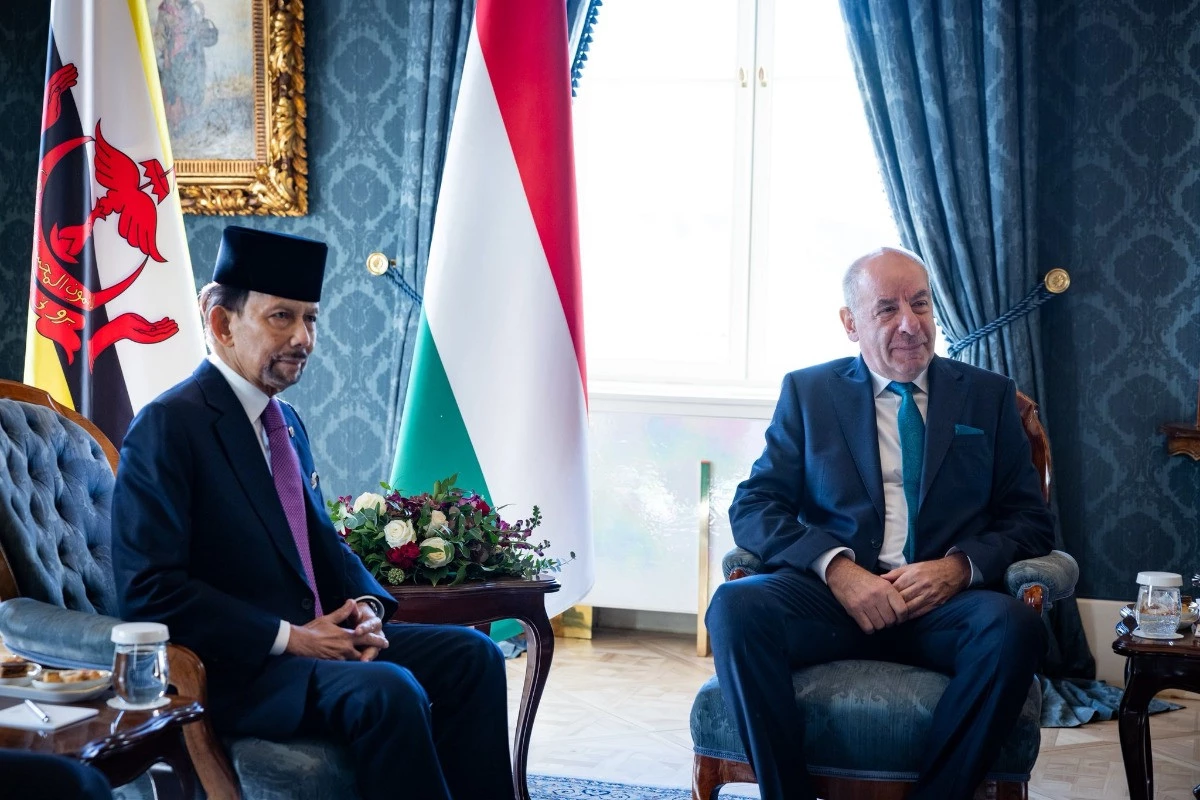 Brunei szultánja első alkalommal járt Magyarországon