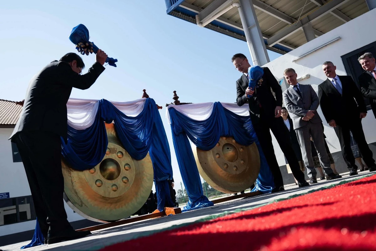 Szijjártó Péter átadta a magyarok által épített szennyvíztisztító telepet Laosz fővárosában