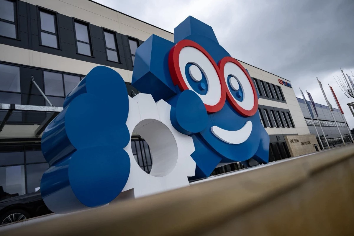 Átadták a kínai&nbsp;Evoring&nbsp;Precision Manufacturing gyárát Jászfényszarun