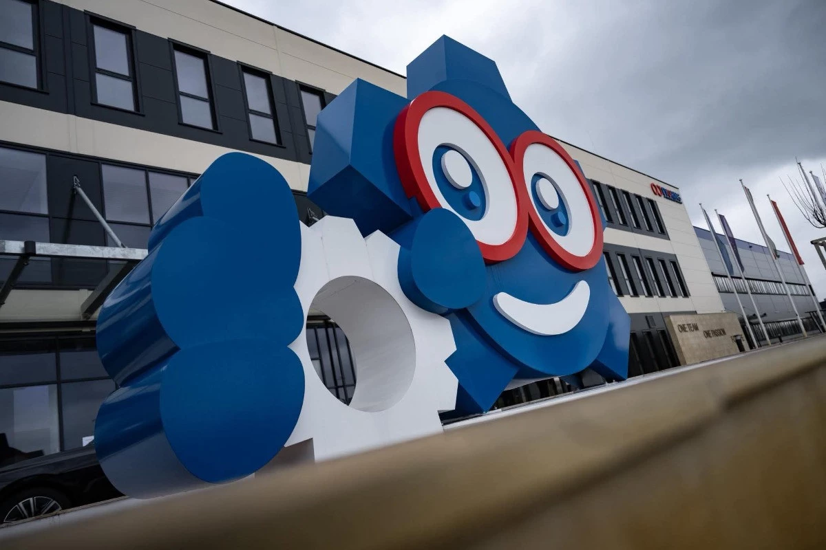 Átadták a kínai&nbsp;Evoring&nbsp;Precision Manufacturing gyárát Jászfényszarun