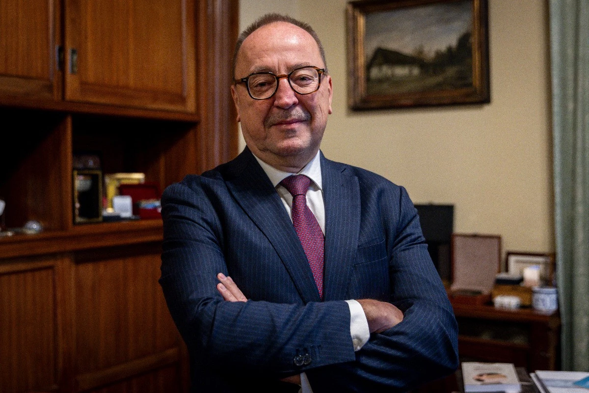 Nyitottság és realizmus kell a világpolitikába