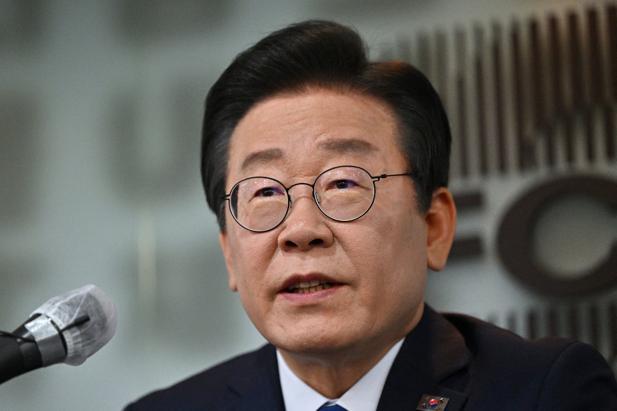 Nyakon szúrták a dél-koreai ellenzék vezetőjét