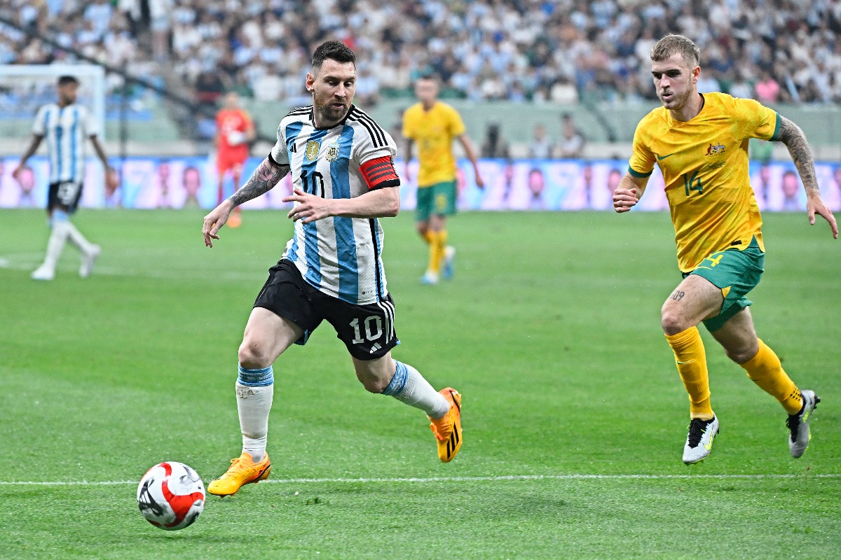 Árulják a kínai stadion gyepszőnyegét, ahol Lionel Messi pályára lépett