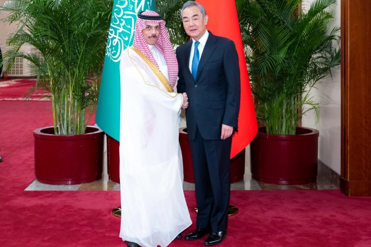A szaúdi külügyminiszter méltatta a gázai konfliktussal kapcsolatos kínai erőfeszítéseket