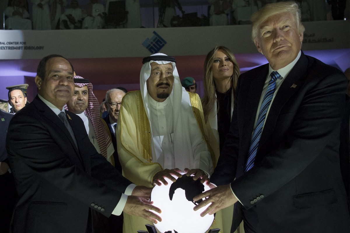 Történelmi visszatérés: Trump újra nekivág a Közel-Keletnek