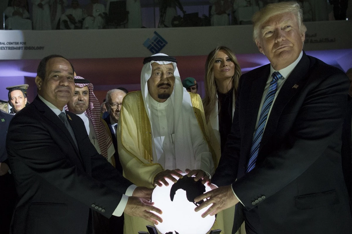 Történelmi visszatérés: Trump újra nekivág a Közel-Keletnek