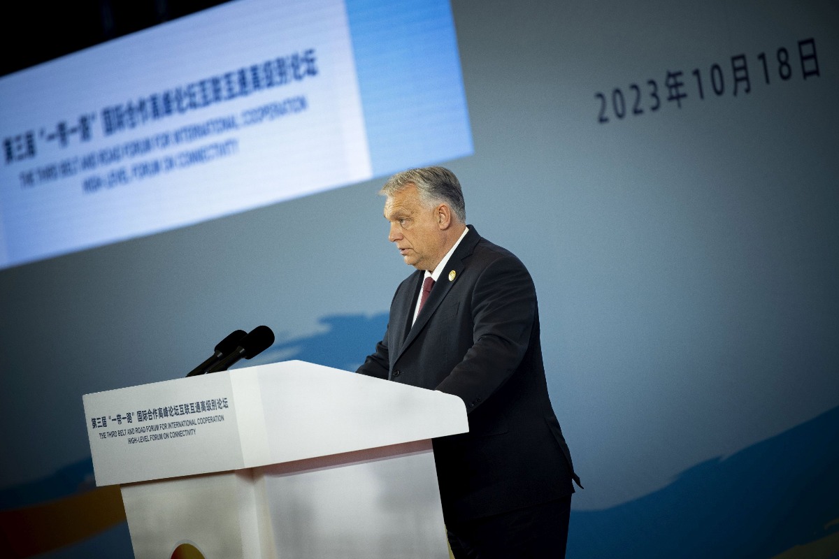 A konnektivitás mellett érvelt Orbán Viktor Pekingben