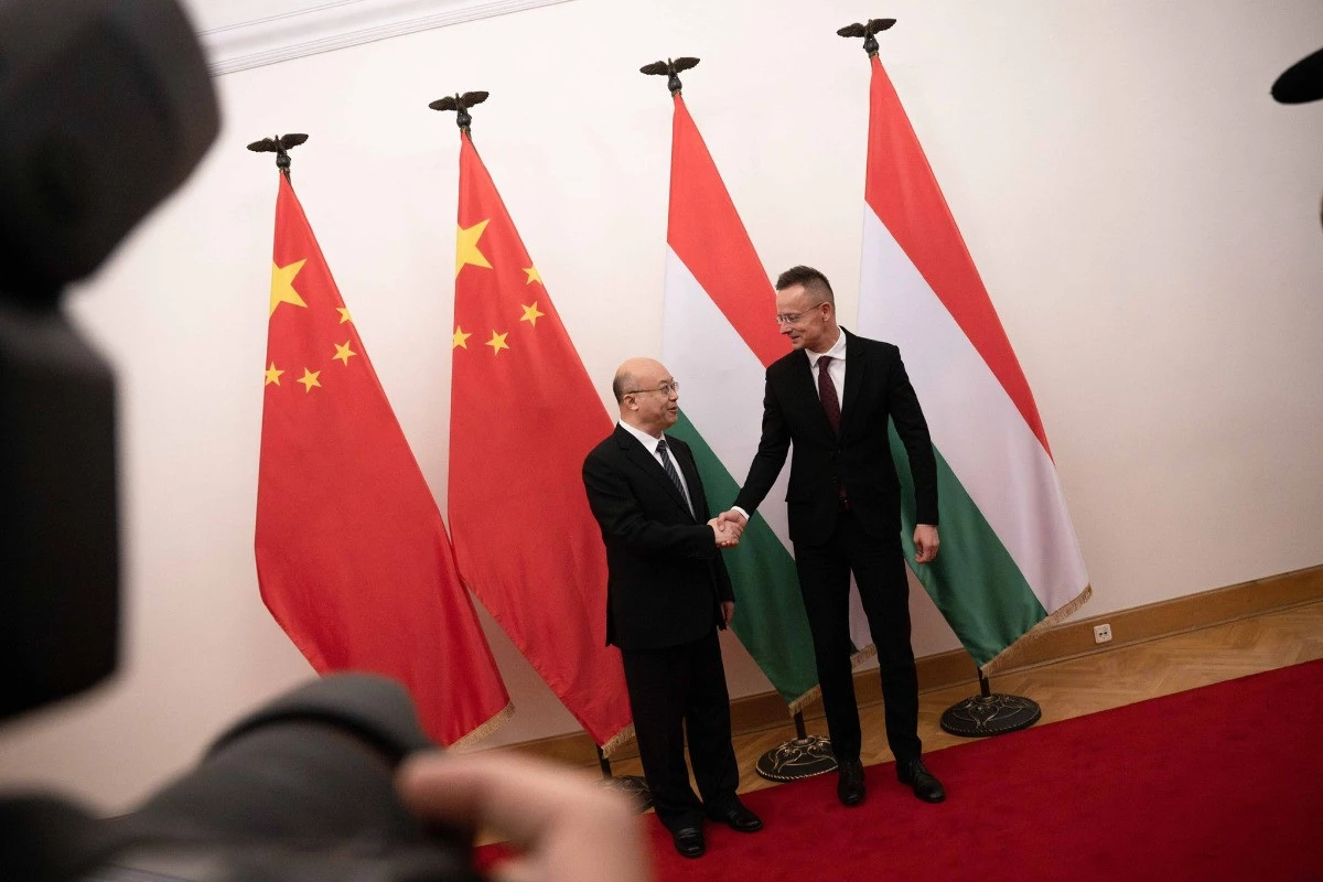 Hebei kormányzóját fogadta Szijjártó, új kínai beruházások jöhetnek