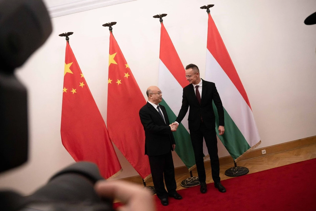 Hebei kormányzóját fogadta Szijjártó, új kínai beruházások jöhetnek