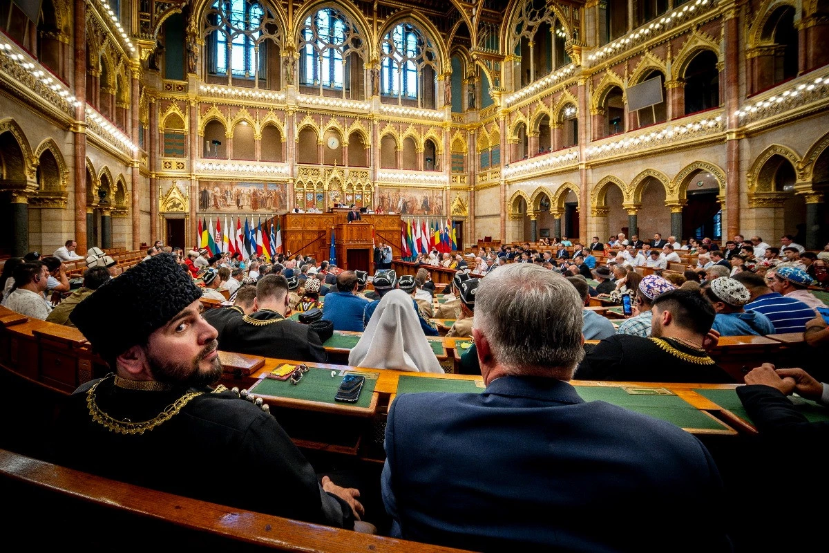 Parlamenti megnyitóval vette kezdetét az idei Kurultaj