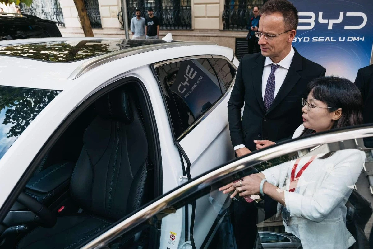 Magyarország, ahol találkoznak az autóipar keleti és nyugati bástyái